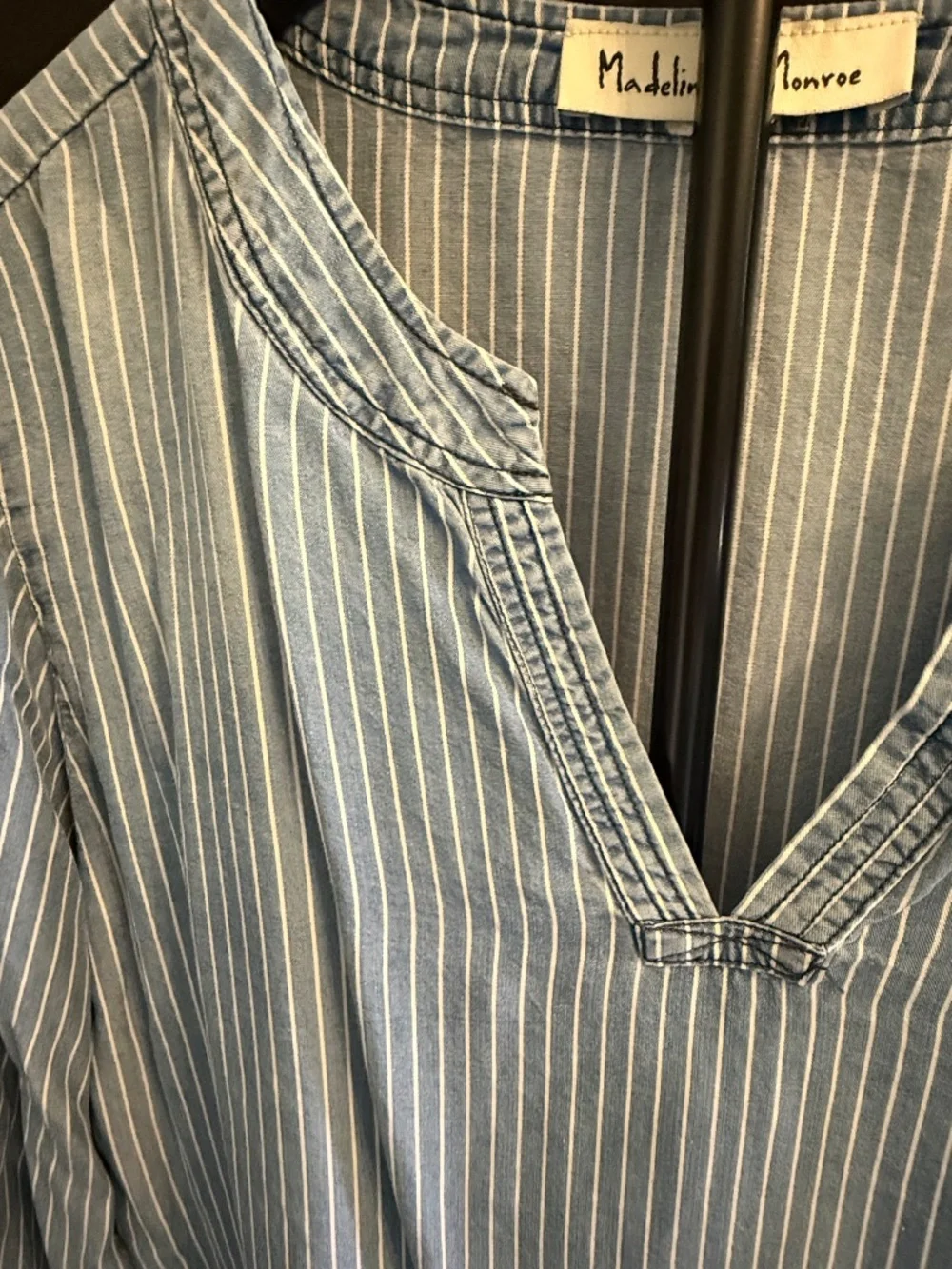 Like New Chambray Striped Top (XL) - Picture 3 of 6